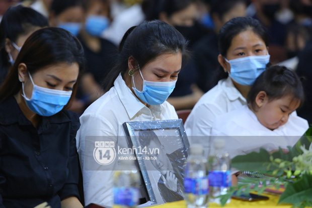 Cập nhật tang lễ NS Vân Quang Long: Lam Trường lặng lẽ đến viếng, rơi nước mắt với hình ảnh các con của cố NS chắp tay cảm ơn từng người - Ảnh 62.