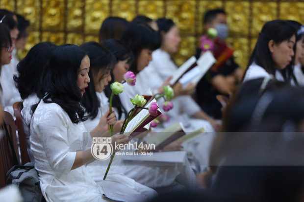 Cập nhật tang lễ NS Vân Quang Long: Lam Trường lặng lẽ đến viếng, rơi nước mắt với hình ảnh các con của cố NS chắp tay cảm ơn từng người - Ảnh 63.