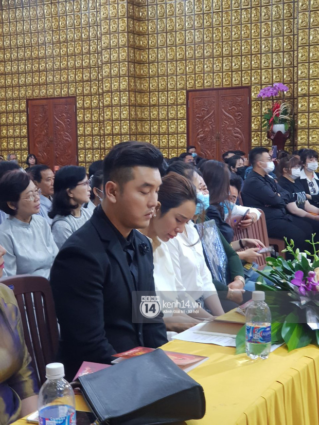 Cập nhật tang lễ NS Vân Quang Long: Lam Trường lặng lẽ đến viếng, rơi nước mắt với hình ảnh các con của cố NS chắp tay cảm ơn từng người - Ảnh 69.