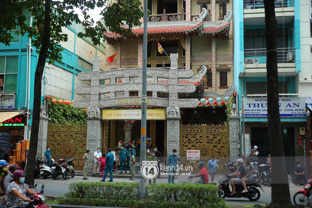 Cập nhật tang lễ NS Vân Quang Long: Lam Trường lặng lẽ đến viếng, rơi nước mắt với hình ảnh các con của cố NS chắp tay cảm ơn từng người - Ảnh 83. Cập nhật tang lễ NS Vân Quang Long: Lam Trường lặng lẽ đến viếng, rơi nước mắt với hình ảnh các con của cố NS chắp tay cảm ơn từng người - Ảnh 83.