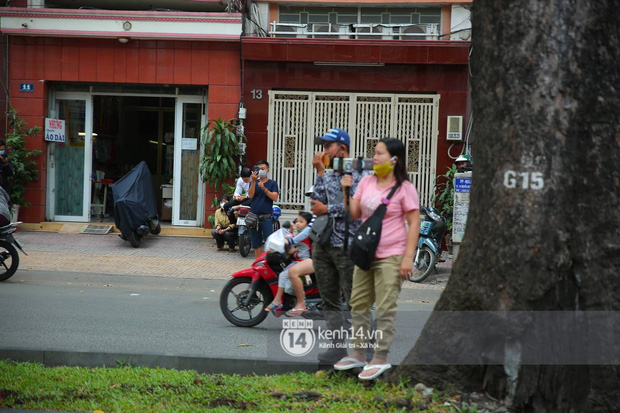 Cập nhật tang lễ NS Vân Quang Long: Lam Trường lặng lẽ đến viếng, rơi nước mắt với hình ảnh các con của cố NS chắp tay cảm ơn từng người - Ảnh 86.