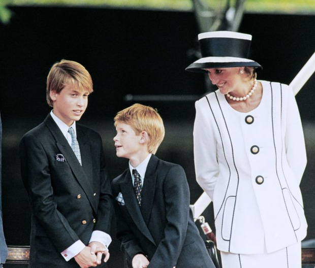 Những lần Công nương Diana không ngại phá vỡ quy tắc hoàng gia để nuôi dạy con theo ý riêng nhưng lại nhận được sự ủng hộ của dân chúng - Ảnh 4.