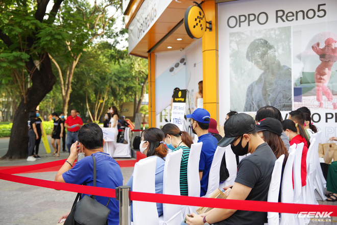 Hôm nay OPPO Reno 5 chính thức mở bán: Lập mức kỉ lục mới với 42.000 đơn cọc, cứ mỗi phút có 3 khách quyết định xuống tiền - Ảnh 1.