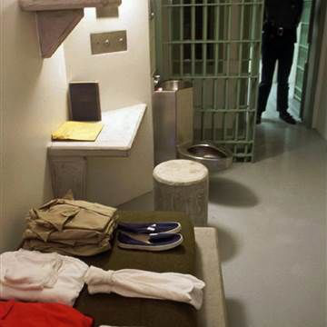 10 nhà tù đáng sợ nhất thế giới: Có nơi tù nhân xin được tử hình - Ảnh 16.