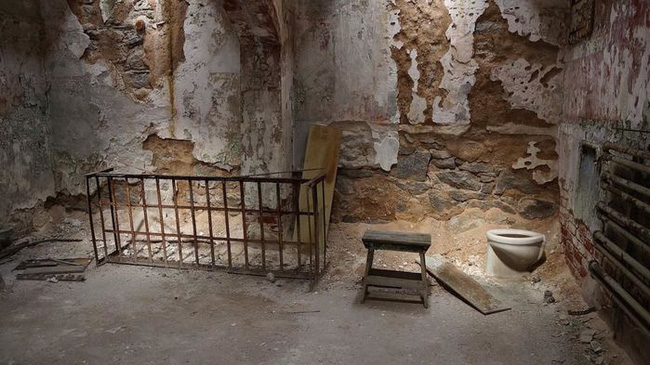 10 nhà tù đáng sợ nhất thế giới: Có nơi tù nhân xin được tử hình - Ảnh 11.