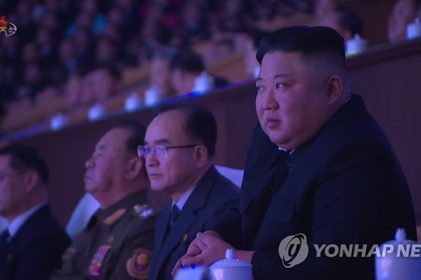 Bóng hồng đặc biệt vừa xuất hiện phía sau ông Kim Jong-un - Ảnh 3.