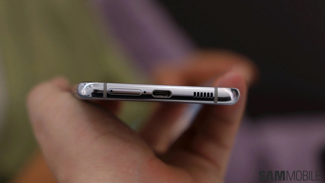 Một lỗ hổng trong thiết kế của dòng Galaxy S21 có thể khiến người dùng mắc sai lầm chí tử - Ảnh 1. Một lỗ hổng trong thiết kế của dòng Galaxy S21 có thể khiến người dùng mắc sai lầm chí tử - Ảnh 1.