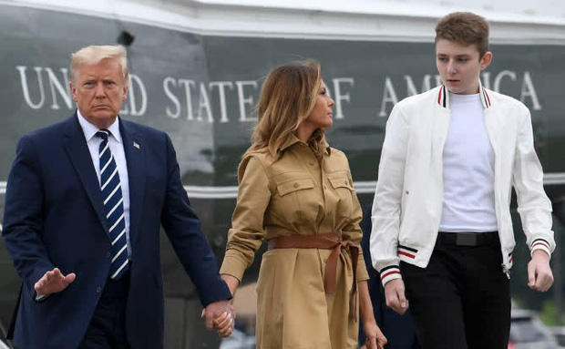 Nhìn lại 4 năm ở Nhà Trắng của cậu ấm Barron Trump: Dậy thì thành công hết nấc nhưng ngày càng làm fan chạnh lòng vì một chi tiết - Ảnh 5.