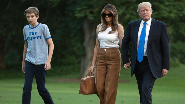 Nhìn lại 4 năm ở Nhà Trắng của cậu ấm Barron Trump: Dậy thì thành công hết nấc nhưng ngày càng làm fan chạnh lòng vì một chi tiết - Ảnh 7.