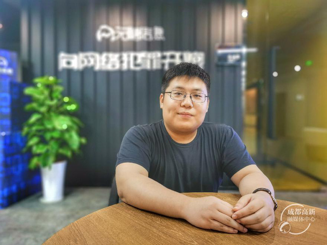 Tự học lập trình trong quán game, thanh niên này đã trở thành thần tượng của giới trẻ Trung Quốc - Ảnh 3.