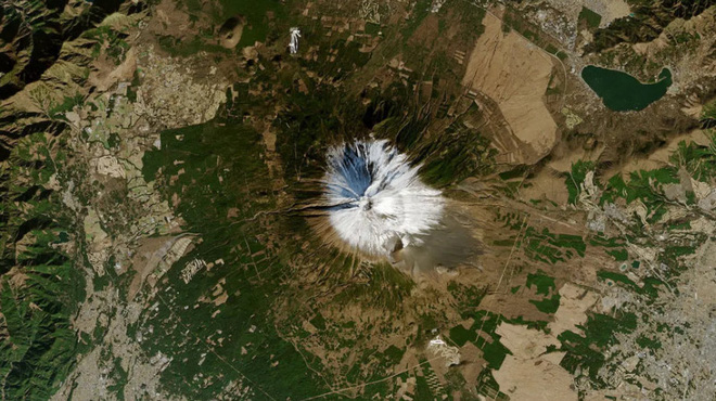 Hình ảnh vệ tinh mới nhất cho thấy một thực trạng đáng buồn đang xảy ra trên núi Phú Sĩ - Ảnh 3.
