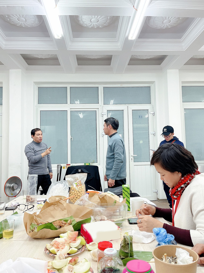 Nghệ sĩ Vân Dung chia sẻ hình ảnh bữa ăn đạm bạc của các Táo - Ảnh 3.