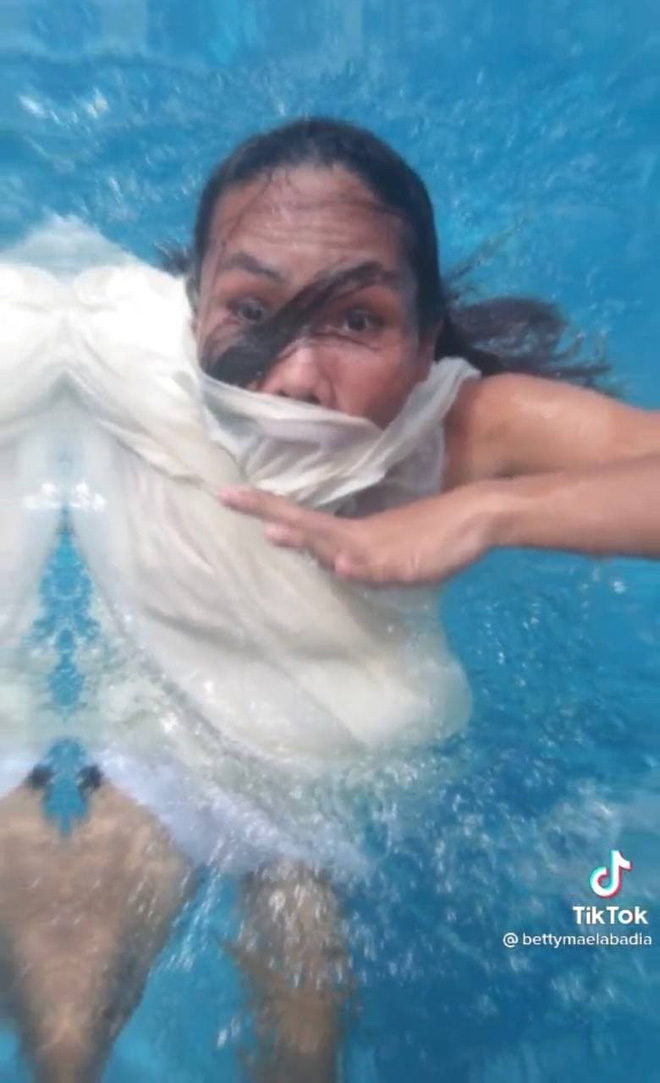 Thiếu nữ đầu tư hẳn váy áo thướt tha để chụp hình sống ảo dưới nước, nhưng kết cục thành series ảnh như poster phim Khóc thét - Ảnh 6.