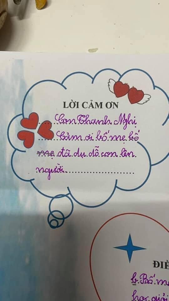 Bật cười với lời cảm ơn của con dành cho bố mẹ, chỉ sai một từ mà nghĩa đi một dặm - Ảnh 1.