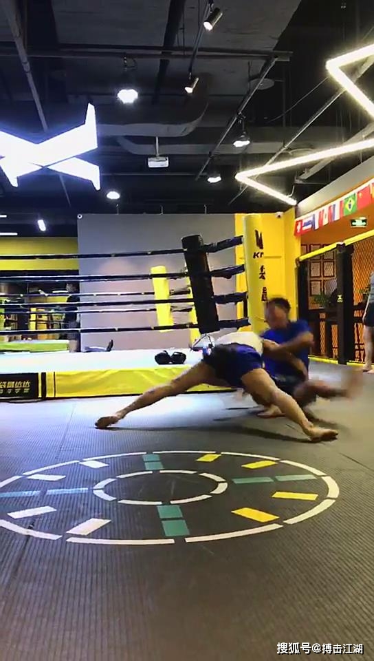 Sự thật gây ngỡ ngàng vụ “Vua Thái Cực Quyền” đánh cho võ sĩ tán thủ phải quỳ lạy - Ảnh 3. Sự thật gây ngỡ ngàng vụ “Vua Thái Cực Quyền” đánh cho võ sĩ tán thủ phải quỳ lạy - Ảnh 3.
