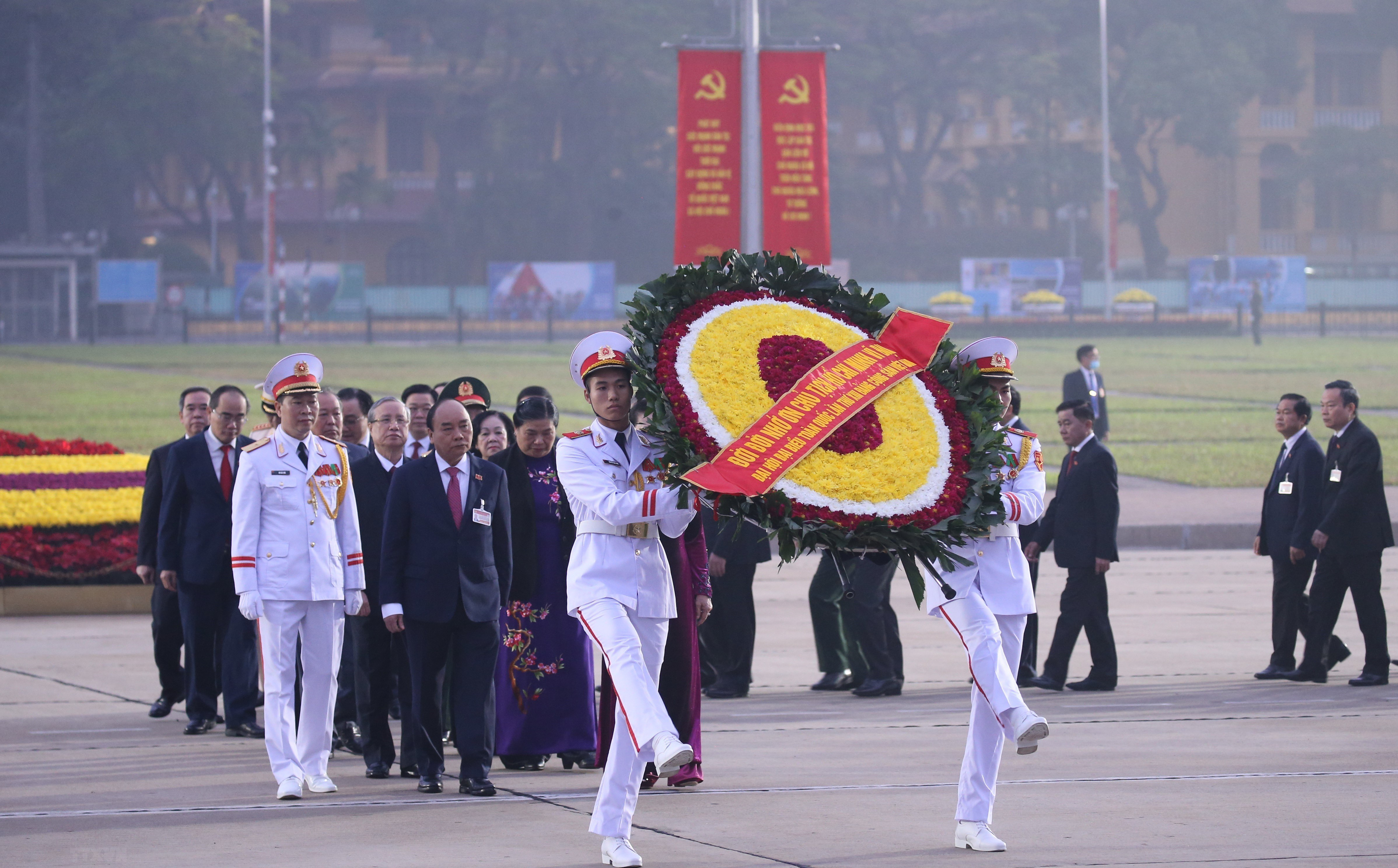 Đại hội Đảng lần thứ XIII làm việc ngày đầu tiên: Tiến hành họp phiên trù bị