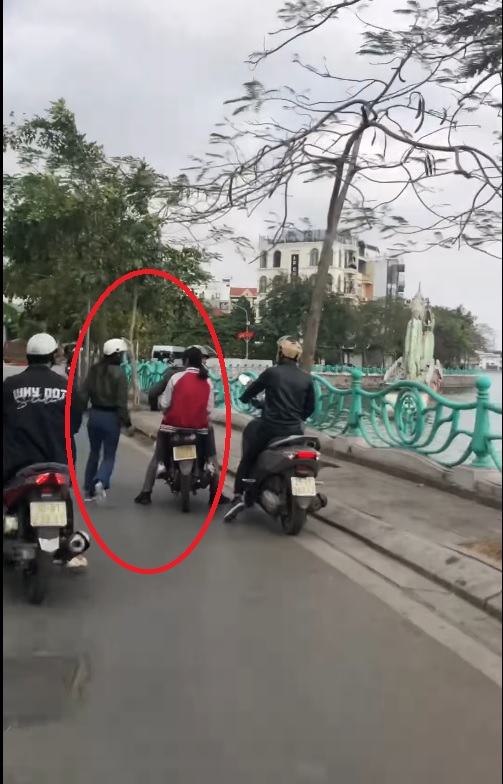 Mày phá hoại gia đình tao, chồng lao về phía nhân tình vợ đánh ghen nhưng lại khiến bản thân đổ máu - Ảnh 1. Mày phá hoại gia đình tao, chồng lao về phía nhân tình vợ đánh ghen nhưng lại khiến bản thân đổ máu - Ảnh 1.