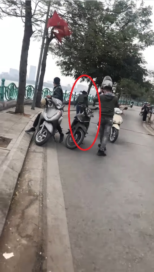 Mày phá hoại gia đình tao, chồng lao về phía nhân tình vợ đánh ghen nhưng lại khiến bản thân đổ máu - Ảnh 2. Mày phá hoại gia đình tao, chồng lao về phía nhân tình vợ đánh ghen nhưng lại khiến bản thân đổ máu - Ảnh 2.