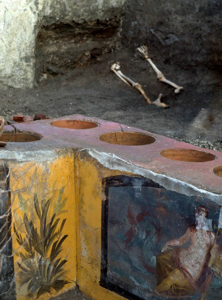 Chấn động giới khảo cổ: Tiệm ăn nhanh từ 2000 năm trước ở La Mã cổ đại với hài cốt bí ẩn bên trong - Ảnh 3.