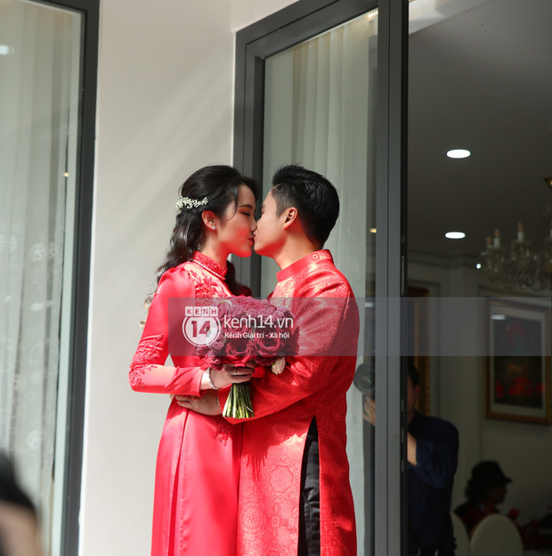 Chùm ảnh hôn nhau căng đét đèn đẹt của vợ chồng tổng giám đốc Phan Thành - Ảnh 1.