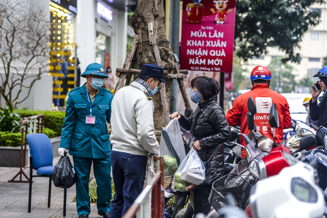 Hà Nội cách ly y tế tòa nhà ở Times City có ca Covid-19, 3 cán bộ CA thuộc diện F1, hơn 2.000 học sinh Hà Nội nghỉ khẩn cấp - Ảnh 4.