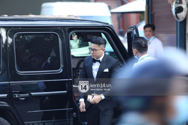 Trực tiếp đám cưới Phan Thành - Primmy Trương: Siêu xe 34 tỷ dẫn đầu đoàn rước dâu, gắn hoa cưới là màu yêu thích của cô dâu - Ảnh 11.