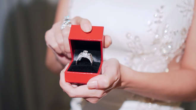 Chị gái mang nhẫn kim cương nửa tỷ đồng cầu hôn chồng sau 8 năm kết hôn - Ảnh 3.