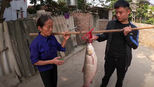 Bà Tân nướng cá cháy đen tưởng thất bại tới nơi, ai ngờ nhờ một chi tiết mà đàn cháu háu ăn xử gọn chỉ còn bộ xương khô? - Ảnh 1.