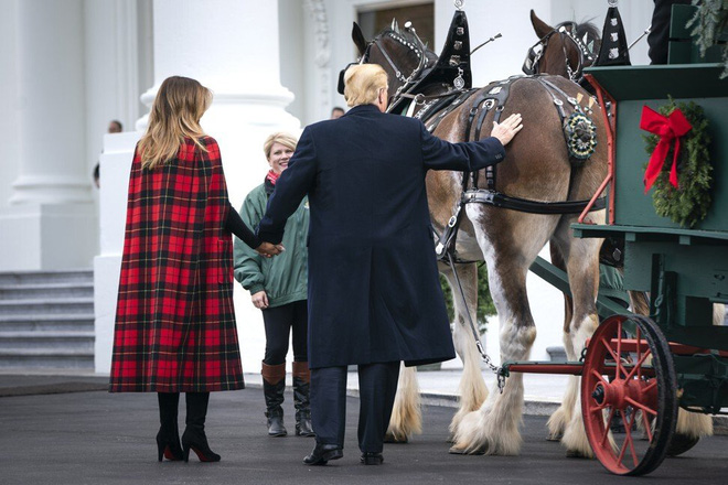 Những món quà siêu độc mà “Quý tử nước Mỹ” Barron Trump nhận được từ người nổi tiếng, đỉnh nhất là món quà từ Tổng thống Mông Cổ - Ảnh 8.