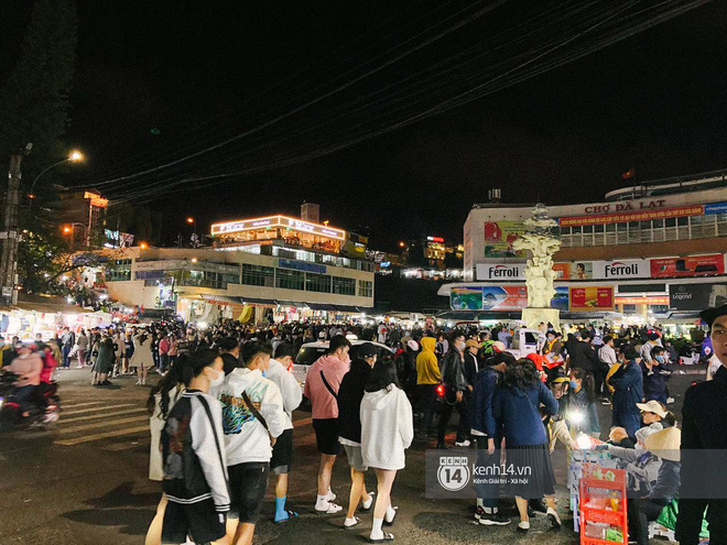 Cảnh tượng trái ngược tại Đà Lạt trong ngày Chủ nhật đầu tiên của năm mới: Nơi đông chen không thở nổi, chỗ lại “vắng tanh vắng lạnh” - Ảnh 16.