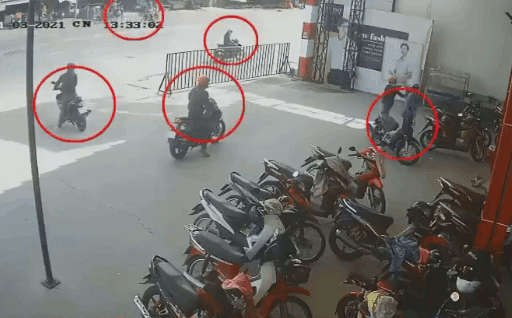 Clip khó tin: 6 đối tượng dàn "ma trận" khiến nhân viên bảo vệ quay cuồng, không thể cản phá