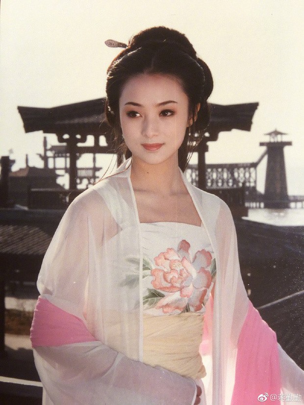 Nhan sắc nóng bỏng tuổi U50 của nàng Tây Thi có dung mạo tuyệt sắc nhất màn ảnh Hoa Ngữ - Ảnh 1.