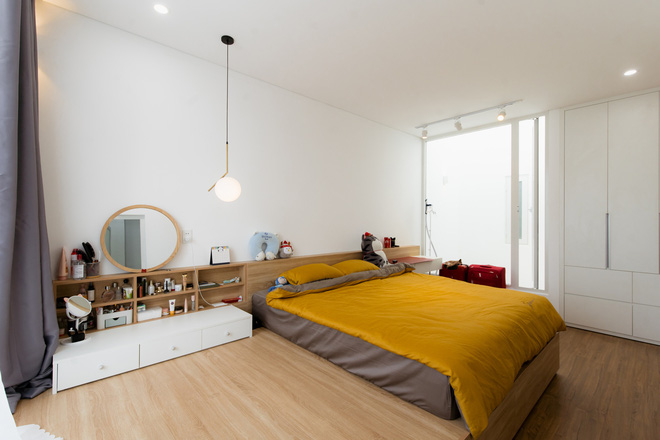 Vợ chồng trẻ x&acirc;y nh&agrave; 1,4 tỷ ở Đ&agrave; Nẵng: Nh&igrave;n ngo&agrave;i tưởng b&iacute;, v&agrave;o trong mới cho&aacute;ng v&igrave; nh&agrave; s&aacute;ng tho&aacute;ng v&ocirc; c&ugrave;ng - Ảnh 17.