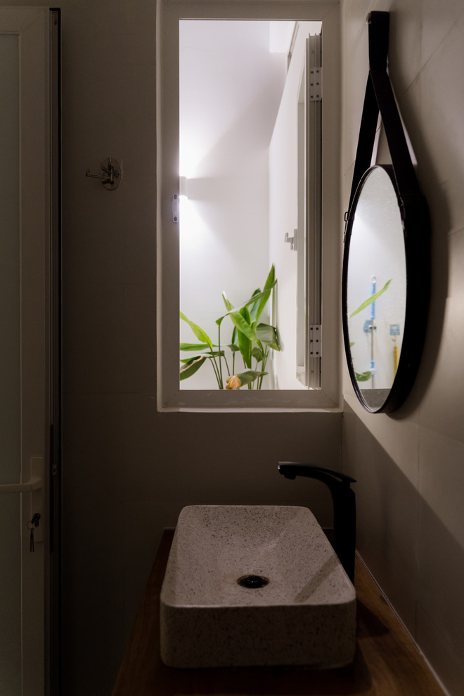 Vợ chồng trẻ x&acirc;y nh&agrave; 1,4 tỷ ở Đ&agrave; Nẵng: Nh&igrave;n ngo&agrave;i tưởng b&iacute;, v&agrave;o trong mới cho&aacute;ng v&igrave; nh&agrave; s&aacute;ng tho&aacute;ng v&ocirc; c&ugrave;ng - Ảnh 22.