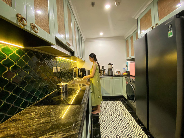 Ngôi nhà phong cách Indochine của đôi vợ chồng trẻ: Chi 700 triệu để mang cảm giác Hà Nội đầy tinh tế vào từng góc nhà - Ảnh 14. Ngôi nhà phong cách Indochine của đôi vợ chồng trẻ: Chi 700 triệu để mang cảm giác Hà Nội đầy tinh tế vào từng góc nhà - Ảnh 14.