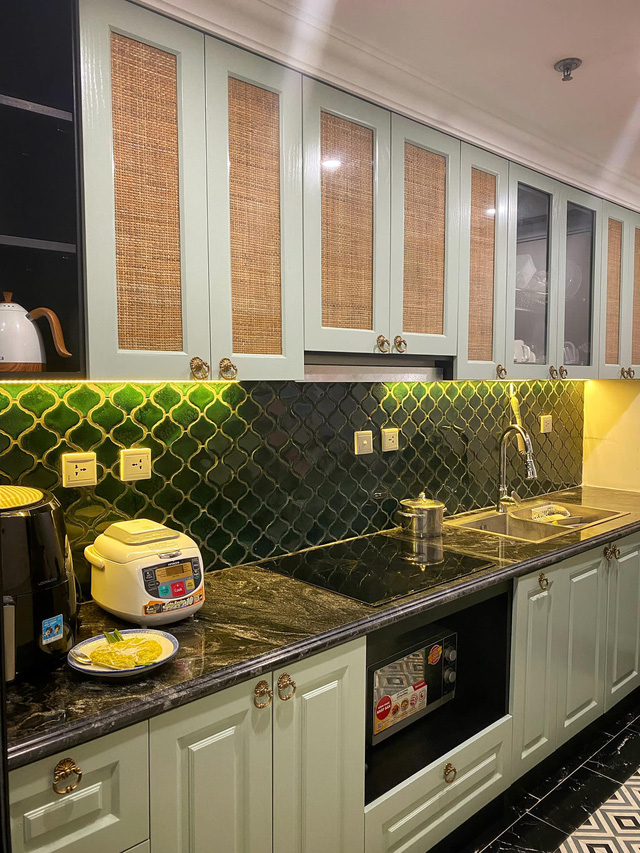 Ngôi nhà phong cách Indochine của đôi vợ chồng trẻ: Chi 700 triệu để mang cảm giác Hà Nội đầy tinh tế vào từng góc nhà - Ảnh 15. Ngôi nhà phong cách Indochine của đôi vợ chồng trẻ: Chi 700 triệu để mang cảm giác Hà Nội đầy tinh tế vào từng góc nhà - Ảnh 15.