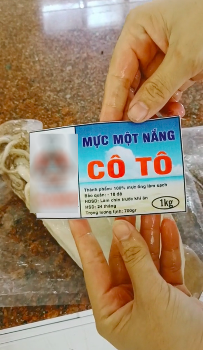Sự thật bên trong con mực một nắng đóng gói khiến cô gái bức xúc lên tiếng: Bán buôn lươn lẹo thì mất khách hết - Ảnh 3. Sự thật bên trong con mực một nắng đóng gói khiến cô gái bức xúc lên tiếng: Bán buôn lươn lẹo thì mất khách hết - Ảnh 3.