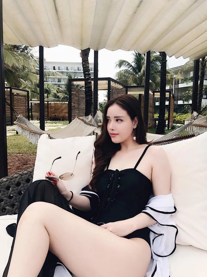 Hội chị - em đình đám của sao Vbiz: Nhà Nhã Phương gen quá trội, Ngọc Trinh nóng bỏng vẫn bị lu mờ bởi chị gái vì điểm này? - Ảnh 18. Hội chị - em đình đám của sao Vbiz: Nhà Nhã Phương gen quá trội, Ngọc Trinh nóng bỏng vẫn bị lu mờ bởi chị gái vì điểm này? - Ảnh 18.