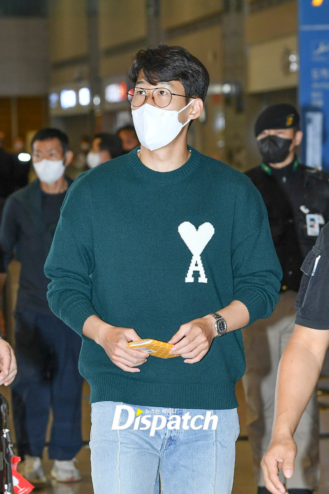 Sau 2 ngày, YG đã chính thức lên tiếng về tin Jisoo (BLACKPINK) hẹn hò cầu thủ đắt giá nhất cháu Á Son Heung Min - Ảnh 5. Sau 2 ngày, YG đã chính thức lên tiếng về tin Jisoo (BLACKPINK) hẹn hò cầu thủ đắt giá nhất cháu Á Son Heung Min - Ảnh 5.