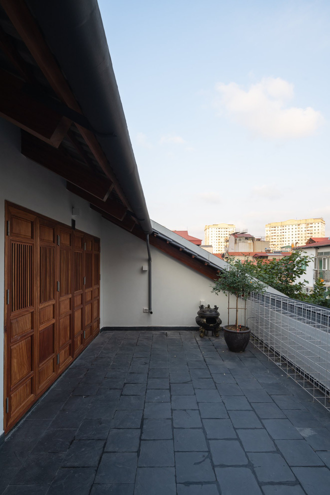 Nhà khoét mái 2 mặt tiền ở Hà Nội: Nhìn từ trên xuống đã trầm trồ, bước vào trong lại phải wow thêm tiếng nữa - Ảnh 6.