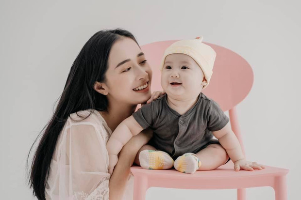 Hội chị - em đình đám của sao Vbiz: Nhà Nhã Phương gen quá trội, Ngọc Trinh nóng bỏng vẫn bị lu mờ bởi chị gái vì điểm này? - Ảnh 7. Hội chị - em đình đám của sao Vbiz: Nhà Nhã Phương gen quá trội, Ngọc Trinh nóng bỏng vẫn bị lu mờ bởi chị gái vì điểm này? - Ảnh 7.