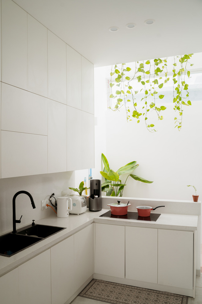 Vợ chồng trẻ x&acirc;y nh&agrave; 1,4 tỷ ở Đ&agrave; Nẵng: Nh&igrave;n ngo&agrave;i tưởng b&iacute;, v&agrave;o trong mới cho&aacute;ng v&igrave; nh&agrave; s&aacute;ng tho&aacute;ng v&ocirc; c&ugrave;ng - Ảnh 10.