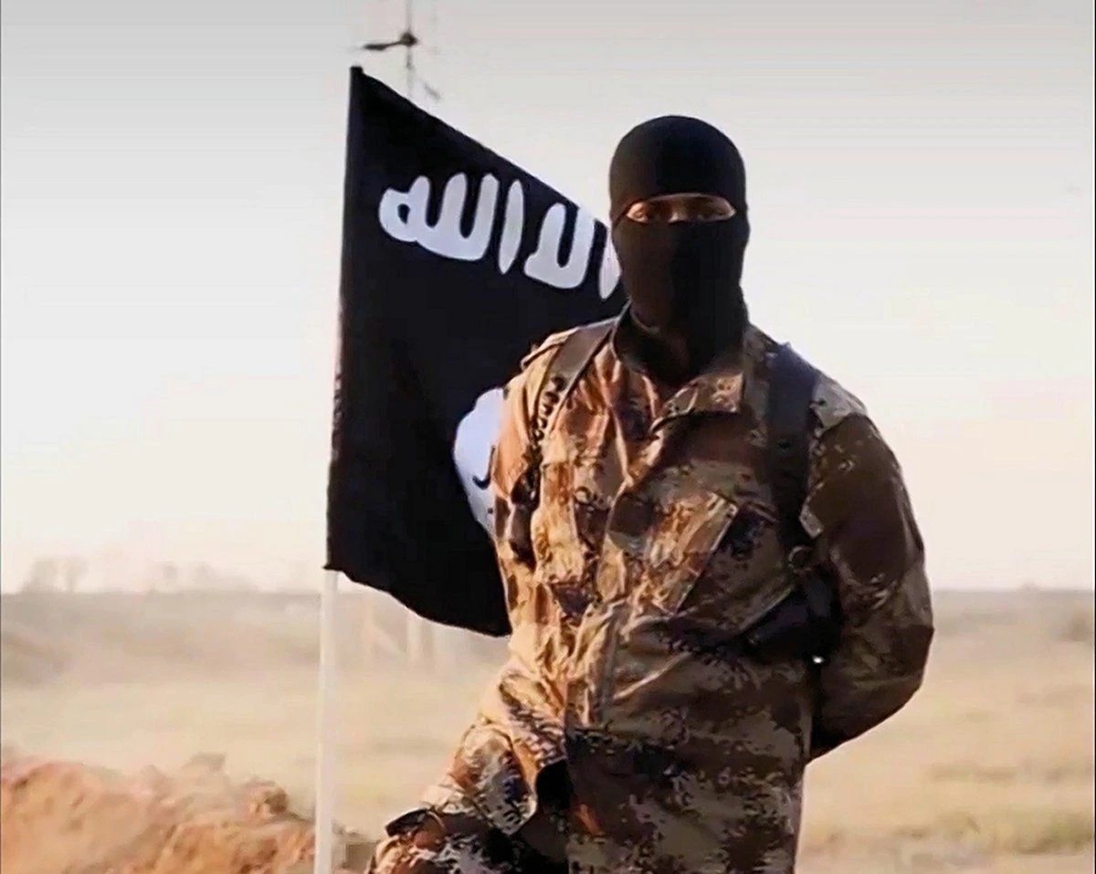 Террористы крокуса на фоне флага. Исламское государство Вилаят Хорасан. Исламская группировка ИГИЛ.