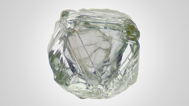 Lần đầu tiên phát hiện kim cương đổi màu cực hiếm - Ảnh 1.