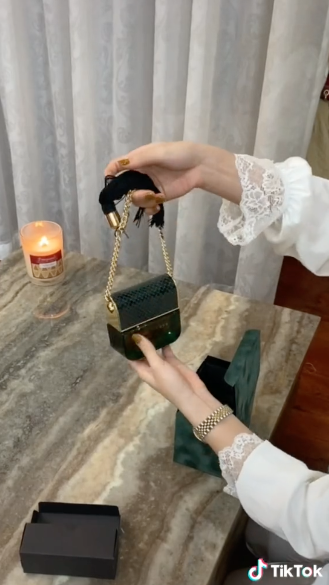 Tiểu thư Hà Tĩnh tay đeo đồng hồ 800 triệu, đập hộp lia lịa toàn Gucci, Hermes vì “ở nhà chán quá sắm cho vui” - Ảnh 10.