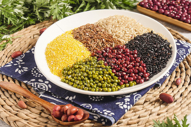 Sau tiêm vaccine COVID-19 có cần kiêng ăn trứng? - Ảnh 2. Sau tiêm vaccine COVID-19 có cần kiêng ăn trứng? - Ảnh 2.