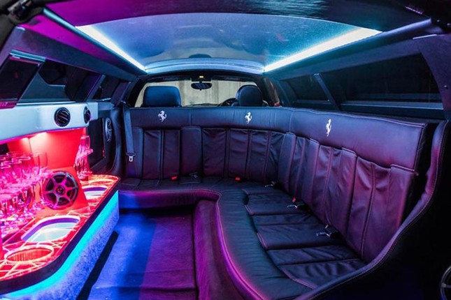 9 mẫu xe độ theo phong cách limousine độc đáo - Ảnh 8.