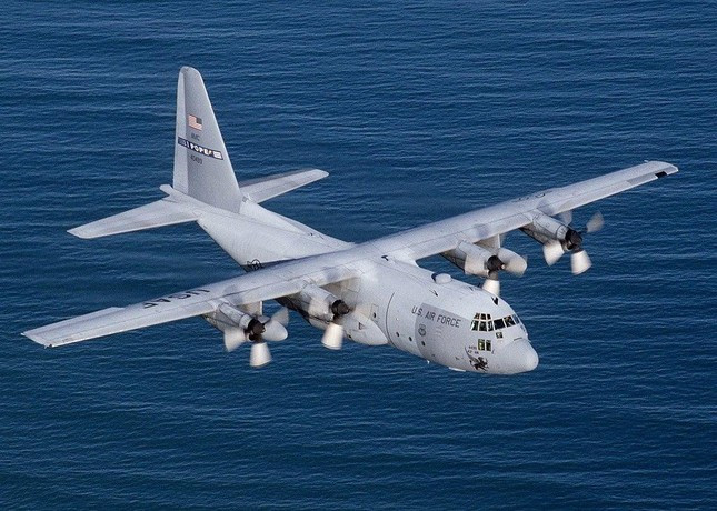 Mỹ sẽ dùng máy bay vận tải C-17, C-130 để ném bom, phóng tên lửa - Ảnh 4.