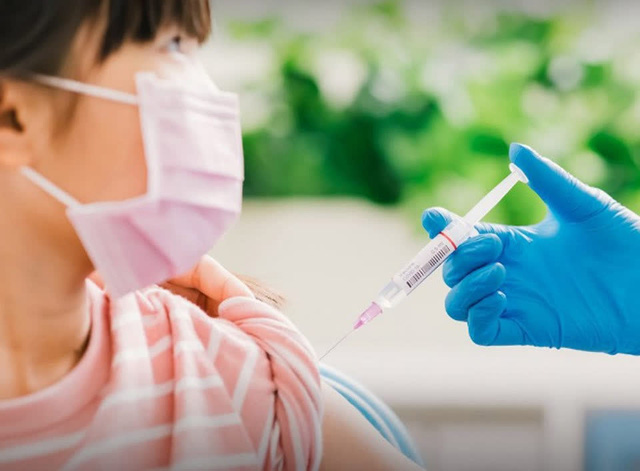 5 điều bố mẹ cần biết về tiêm vaccine COVID-19 cho trẻ em  - Ảnh 1.