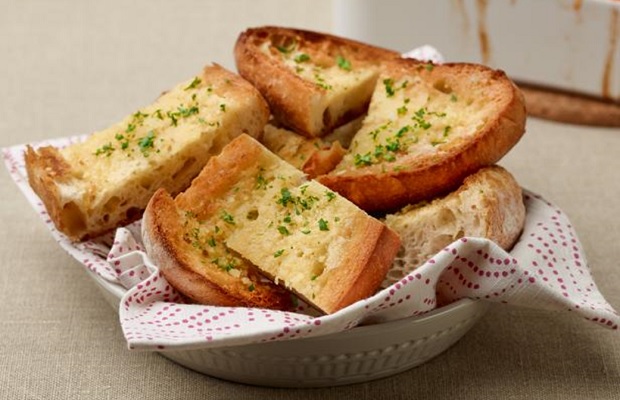 Bánh mì nướng bơ tỏi - món hot dễ làm, ăn rất giòn ngon, để lâu không thiu - Ảnh 5.